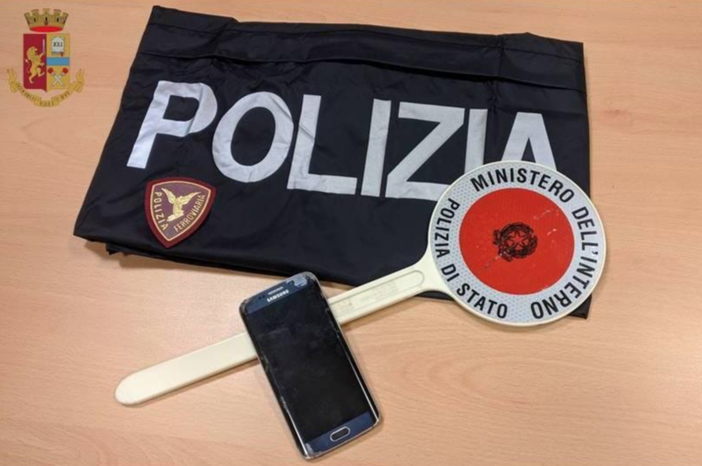 Rapina ai danni di uno studente: nei guai cinque giovani