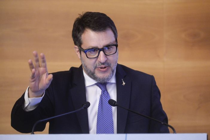 Salvini “Dl sicurezza in lavorazione, divieto lame soprattutto per giovani” Salvini “Dl sicurezza in lavorazione, divieto lame soprattutto per giovani”