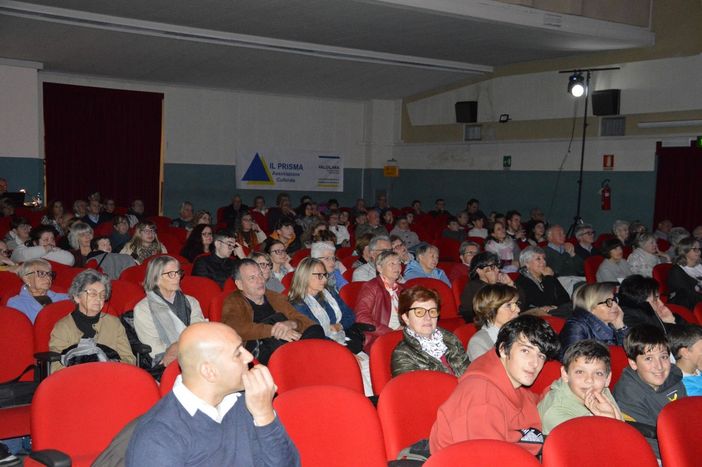 Applausi a Valdilana per lo spettacolo proposto dalla compagnia "Il veliero" Applausi a Valdilana per lo spettacolo proposto dalla compagnia "Il veliero"