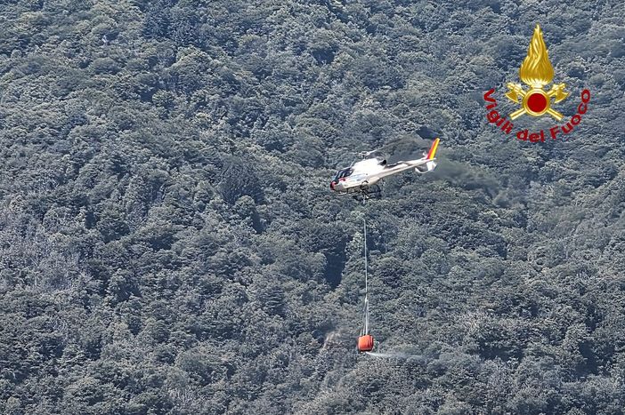 Nuovo fronte di fuoco in località Alpe La Res. Proseguono le operazioni Nuovo fronte di fuoco in località Alpe La Res. Proseguono le operazioni