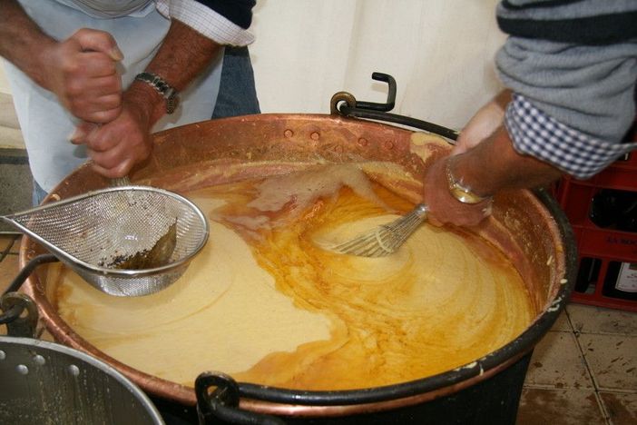 Coggiola, conto alla rovescia per la distribuzione di tapulone con polenta (foto di repertorio) Coggiola, conto alla rovescia per la distribuzione di tapulone con polenta (foto di repertorio)
