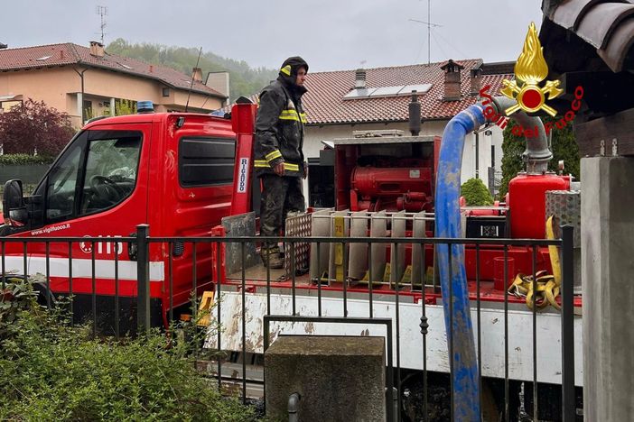 Emergenza maltempo: i Vigili del Fuoco di Vercelli bonificano l'area torinese Emergenza maltempo: i Vigili del Fuoco di Vercelli bonificano l'area torinese