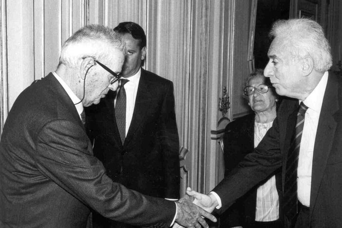 Giorgio Perlasca, l’ umanità e la riservatezza di un giusto, nella foto incontra Cossiga Giorgio Perlasca, l’ umanità e la riservatezza di un giusto, nella foto incontra Cossiga