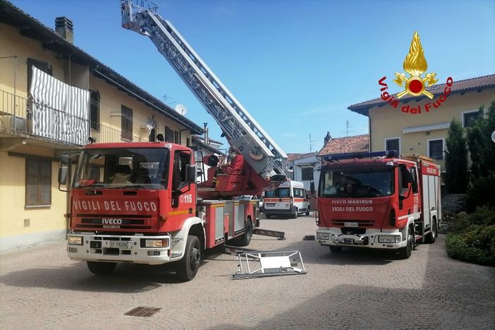 Malore in casa, intervengono i Vigili del Fuoco. Malore in casa, intervengono i Vigili del Fuoco.