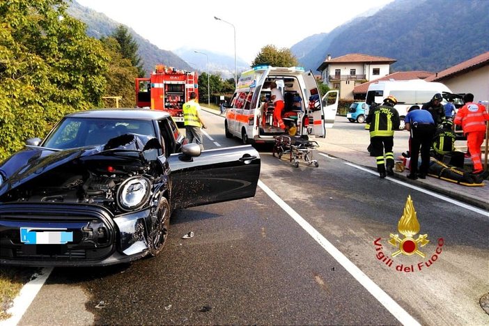 Scontro violento a Varallo tra auto e furgone, due feriti Scontro violento a Varallo tra auto e furgone, due feriti