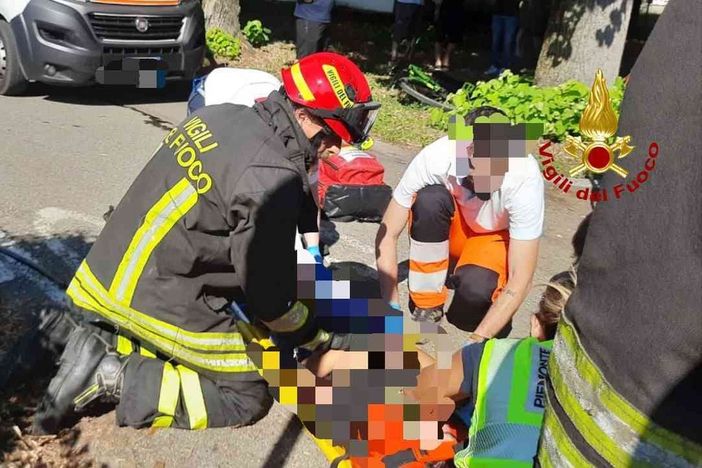 Scontro tra auto e moto: ferito un centauro.