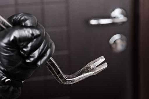 Furto alla Cisl di Borgosesia: rubati pc e contanti, indagano i carabinieri Furto alla Cisl di Borgosesia: rubati pc e contanti, indagano i carabinieri