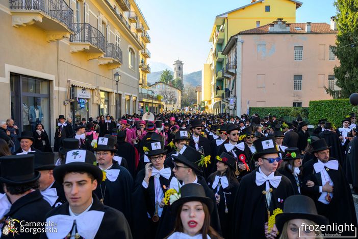 Mercu Scûrot: il gran finale del Carnevale di Borgosesia tra tradizione, fuoco e spettacolo