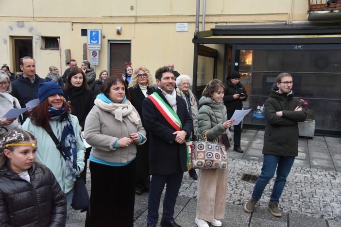 Quarona chiude il Carnevale con il rogo del Babbiu Runfatta tra torce, testamento e festa in piazza
