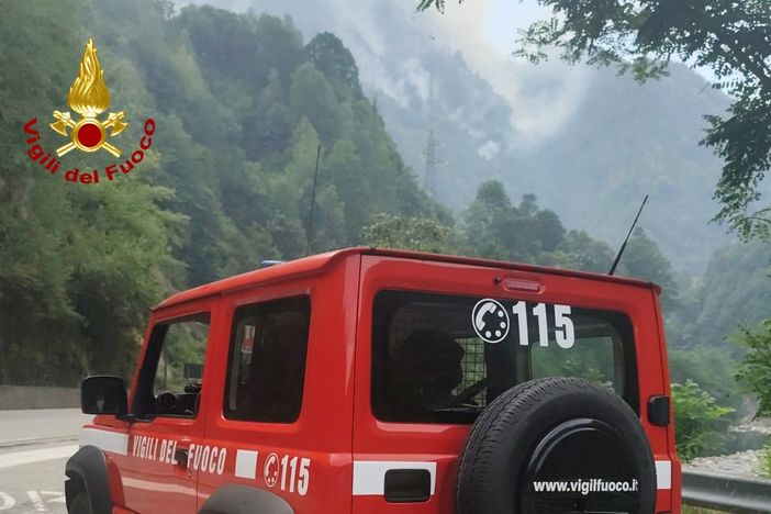 Cravagliana, riprende vigore l'incendio in Val Mastallone: in azione anche un Canadair Cravagliana, riprende vigore l'incendio in Val Mastallone: in azione anche un Canadair