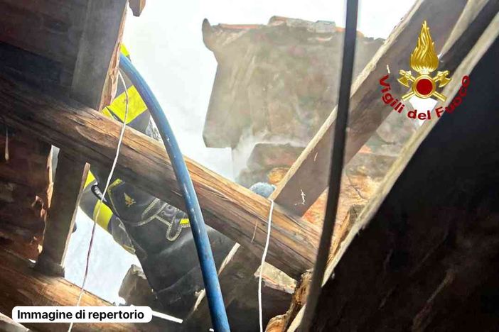 Varallo fraz. Crevola: canna fumaria in fiamme