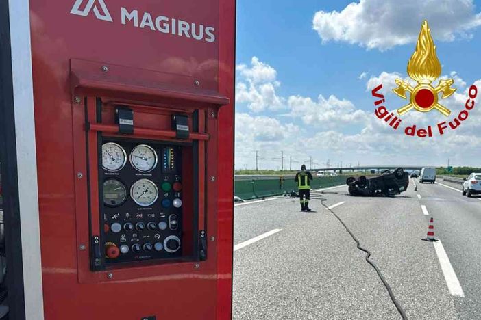 Incidente stradale sulla A4, intervengono i Vigili del fuoco. Incidente stradale sulla A4, intervengono i Vigili del fuoco.
