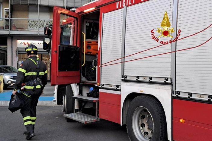 Intervento dei vigili del fuoco a Borgosesia Intervento dei vigili del fuoco a Borgosesia