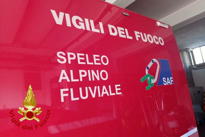 A Vercelli i Vigili del Fuoco soccorrono una persona presso il torrente Cervetto A Vercelli i Vigili del Fuoco soccorrono una persona presso il torrente Cervetto