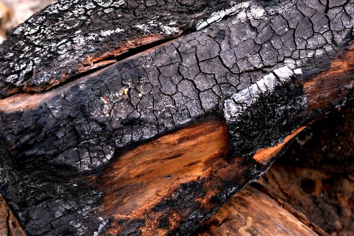 Incendio distrugge capanno e veicoli a Morca di Varallo Incendio distrugge capanno e veicoli a Morca di Varallo