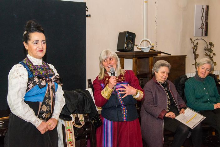 Presentazione di costumi valsesiani a Orta, sull’Isola di San Giulio nella Giornata di Studio in ricordo di Flavia Fiori