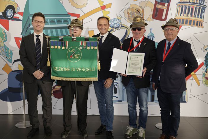 Agli alpini di vercelli e valsesia il riconoscimento