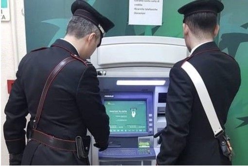 Ruba il bancomat alla donna che assiste e preleva 1000 euro: denunciata badante Ruba il bancomat alla donna che assiste e preleva 1000 euro: denunciata badante