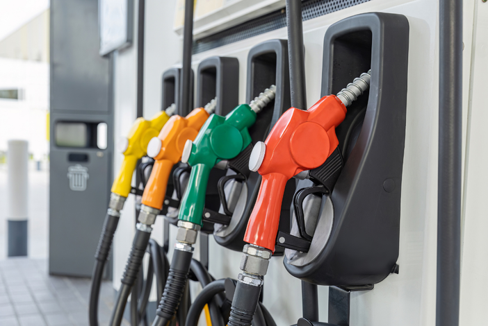 Benzina, i prezzi di oggi: gasolio supera i 2,1 euro al litro
