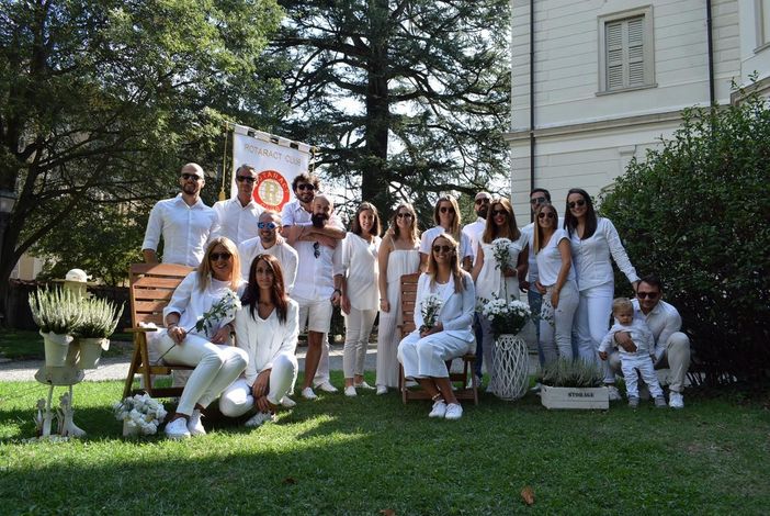 La sesta edizione del White Lunch, l’evento in bianco del Rotaract Club Valsesia