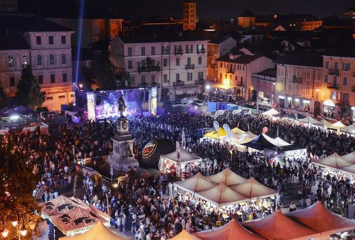 Bolle di Malto, è conto alla rovescia: a Biella 5 giorni di cultura e concerto con Joe Bastianich Bolle di Malto, è conto alla rovescia: a Biella 5 giorni di cultura e concerto con Joe Bastianich