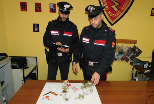Fermato con la droga addosso: in manette un 24enne