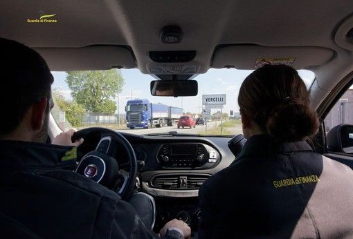 Tre lavoratori in nero e altre irregolarità: sanzioni fino a 10mila euro per i datori di lavoro.