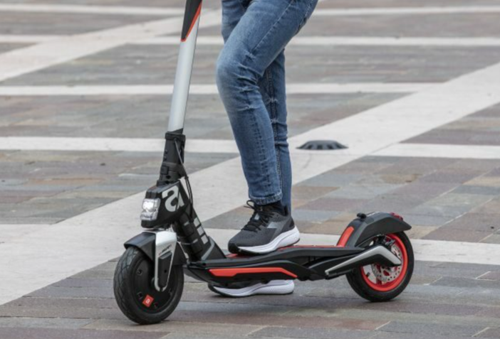 Monopattini, da oggi scatta l'obbligo assicurativo ma appena ...1 su 10 ha la targa