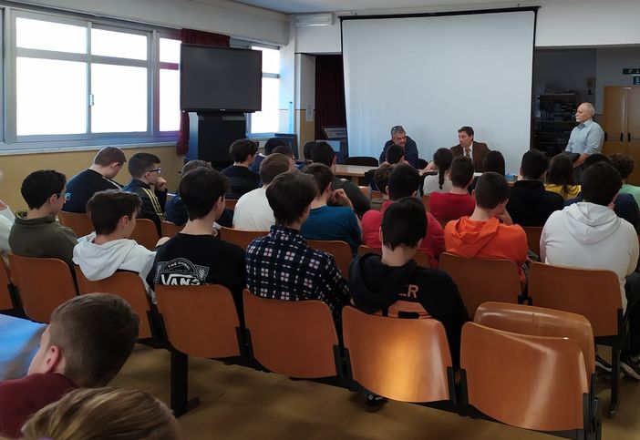 Borgosesia, IIS Lancia: Proseguono gli incontri sul riciclo dei rifiuti Borgosesia, IIS Lancia: Proseguono gli incontri sul riciclo dei rifiuti