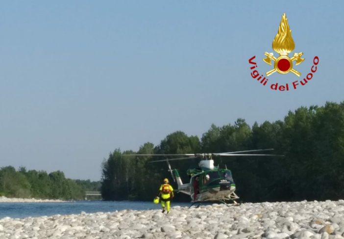 Si immergono nella Sesia e vengono trascinati via dalla corrente FOTO e VIDEO