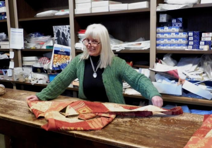Emma Dellavedova nel suo negozio Emma Dellavedova nel suo negozio