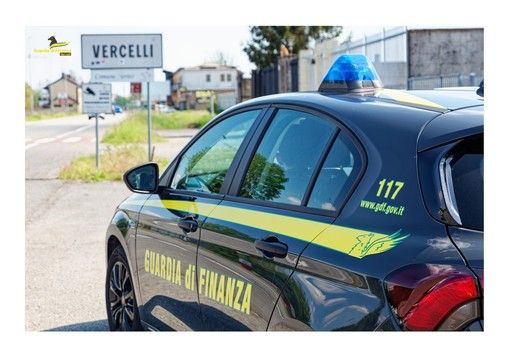Autofficina abusiva: la Finanza sequestra le attrezzature. Guai in vista per il titolare