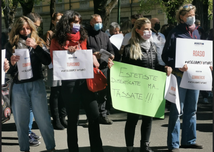 Le voci di commercianti e partite Iva: «Lavorare è un nostro diritto: è il momento di riaprire» Le voci di commercianti e partite Iva: «Lavorare è un nostro diritto: è il momento di riaprire»