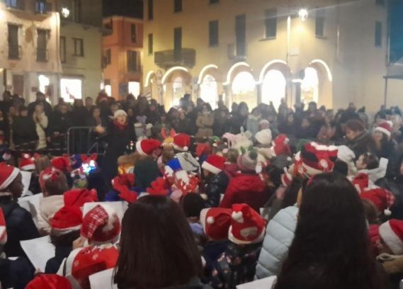 Accensione dell’Albero di Natale a Romagnano Sesia Accensione dell’Albero di Natale a Romagnano Sesia