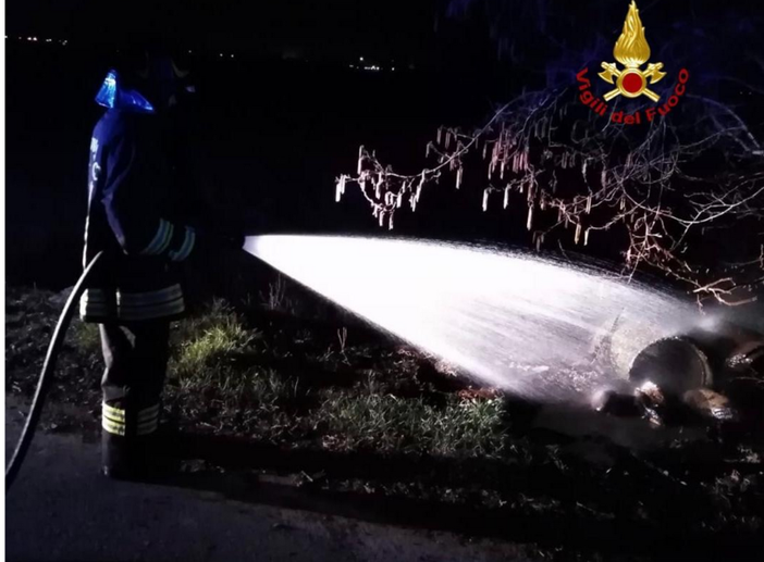 Tre roghi di sterpaglie in meno di 24 ore: con la lunga siccità torna il rischio di incendi di Tre roghi di sterpaglie in meno di 24 ore: con la lunga siccità torna il rischio di incendi di