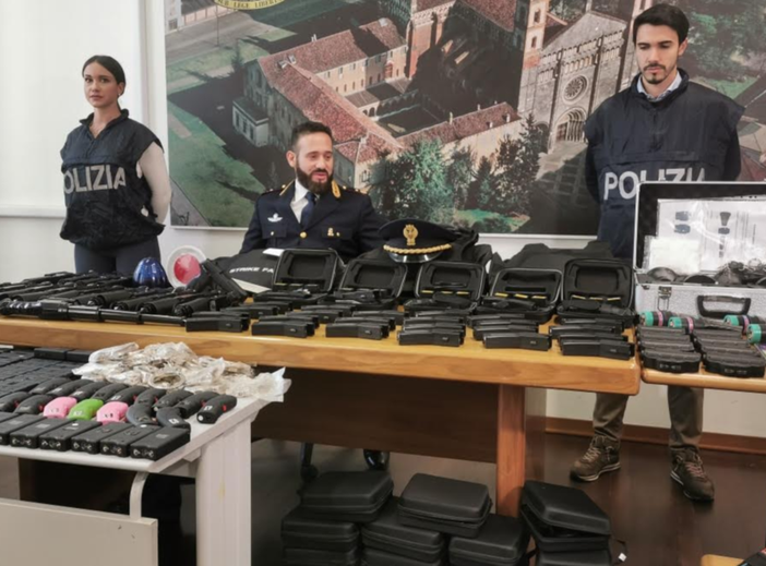 Vendeva online teaser importati illegalmente: in manette un 20enne vercellese Vendeva online teaser importati illegalmente: in manette un 20enne vercellese