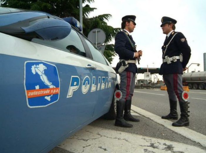 Educazione Stradale a scuola con la Polizia Stradale Educazione Stradale a scuola con la Polizia Stradale
