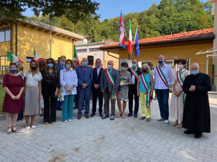 Parole al miele di Azzolina, Chiorino e Pichetto per la nuova scuola di Pray: “A misura di bambino” (foto dalla pagine Facebook di Lucia Azzolina e Elena Chiorino) Parole al miele di Azzolina, Chiorino e Pichetto per la nuova scuola di Pray: “A misura di bambino” (foto dalla pagine Facebook di Lucia Azzolina e Elena Chiorino)