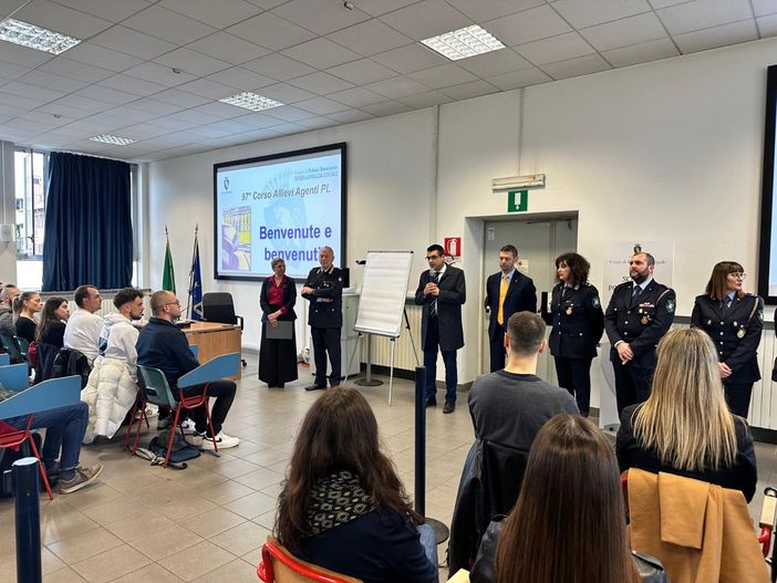 Regione, al via il 97° corso di formazione per Agenti di Polizia Locale neo-assunti dagli enti locali Regione, al via il 97° corso di formazione per Agenti di Polizia Locale neo-assunti dagli enti locali