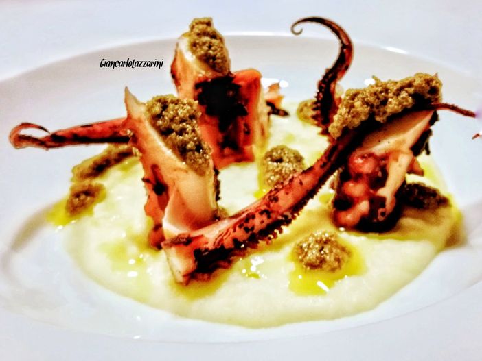 Ricetta: Polpo su purè di patate con salsa al cappero