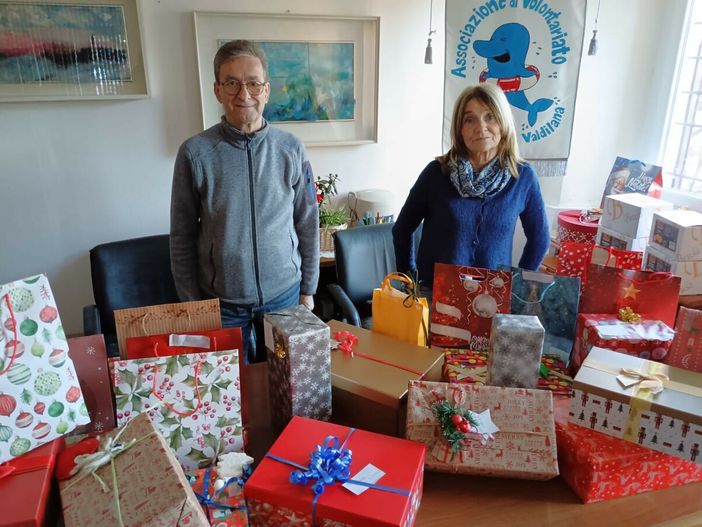 Valdilana, la solidarietà fa rete con l'Associazione Delfino: oltre 200 pacchi di Natale per chi è in difficoltà (foto dalla pagina Facebook di Associazione Delfino Valdilana)