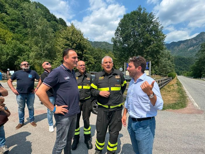 Incendi in Piemonte, Cirio al centro di comando di Varallo per Cravagliana Incendi in Piemonte, Cirio al centro di comando di Varallo per Cravagliana