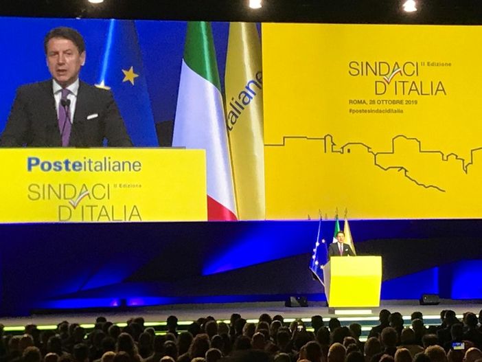 Conte incontra i sindaci dei piccoli Comuni: “Al via un tavolo per raccogliere le vostre istanze” VIDEO e FOTO Conte incontra i sindaci dei piccoli Comuni: “Al via un tavolo per raccogliere le vostre istanze” VIDEO e FOTO