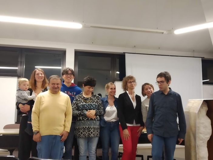 Presentato a Prato Sesia il nuovo thriller di Elisabetta Cametti insieme ai ragazzi dell’ Anffas Presentato a Prato Sesia il nuovo thriller di Elisabetta Cametti insieme ai ragazzi dell’ Anffas