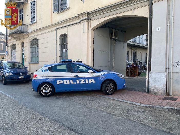 Pestato con una mazza da baseball: 3 indagati dopo la maxi rissa a Vercelli