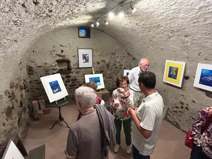 Profondo Indaco: a Guardabosone la mostra di Franco Pera Profondo Indaco: a Guardabosone la mostra di Franco Pera