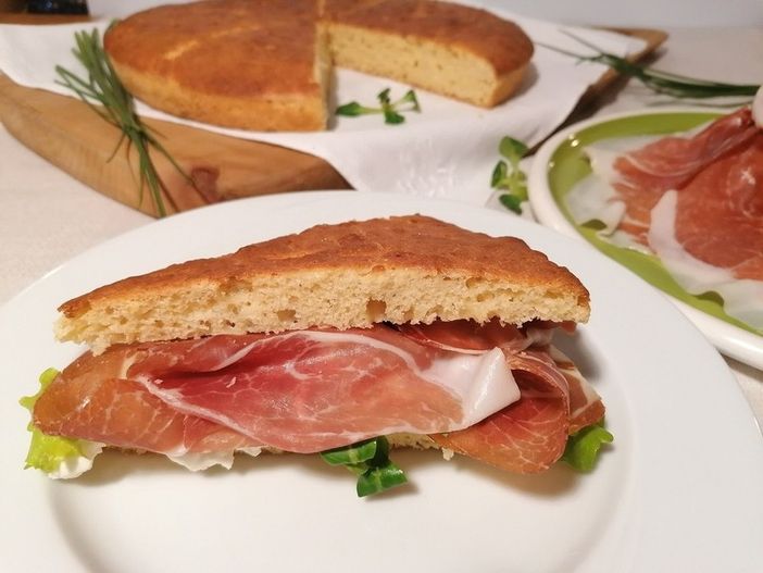 La focaccia della Befana: dalla tradizione uno spunto per esaltare il Prosciutto Crudo di Cuneo D.O.P. La focaccia della Befana: dalla tradizione uno spunto per esaltare il Prosciutto Crudo di Cuneo D.O.P.