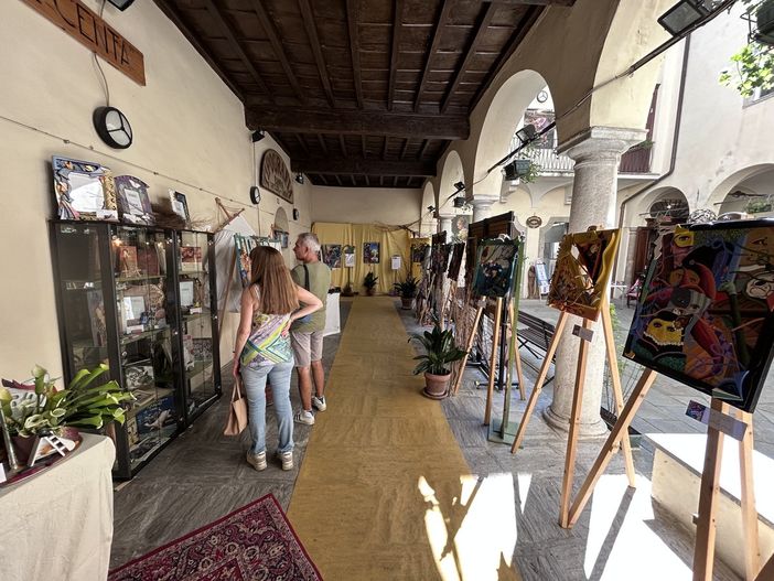 Varallo, Alpàa in Biblioteca con le mostre di Spiros ed Enrica Pedretti Varallo, Alpàa in Biblioteca con le mostre di Spiros ed Enrica Pedretti