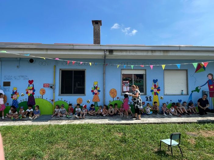 Borgosesia, inaugurato il murales alla Scuola dell'Infanzia Mello Grand Borgosesia, inaugurato il murales alla Scuola dell'Infanzia Mello Grand