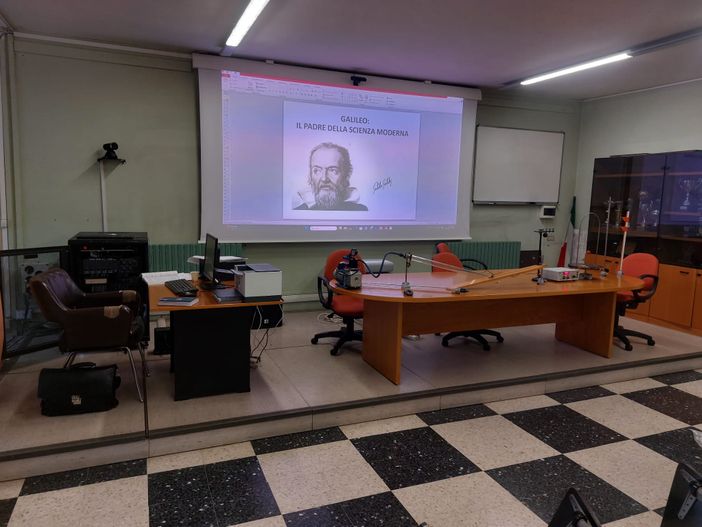 Borgosesia, al Liceo Ferrari una conferenza su Galileo Galilei con il professor Giorgio Urban